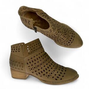 Seychelles Tame Me Bootie Ankle Bootie 8 Taupe Brown Nubuck Perforated Leather